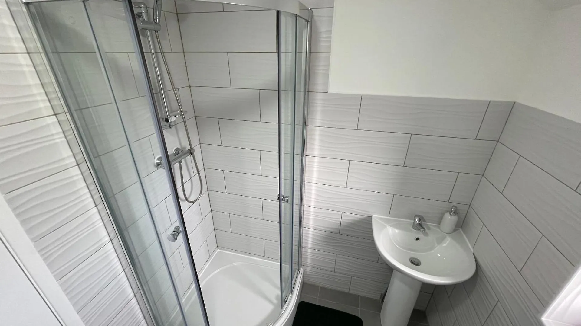 London Two Bedroom Central Location Modern Flat Stratford Apartment