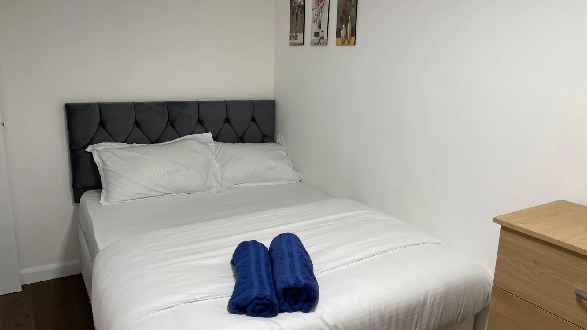 London Two Bedroom Central Location Modern Flat Stratford 0*,