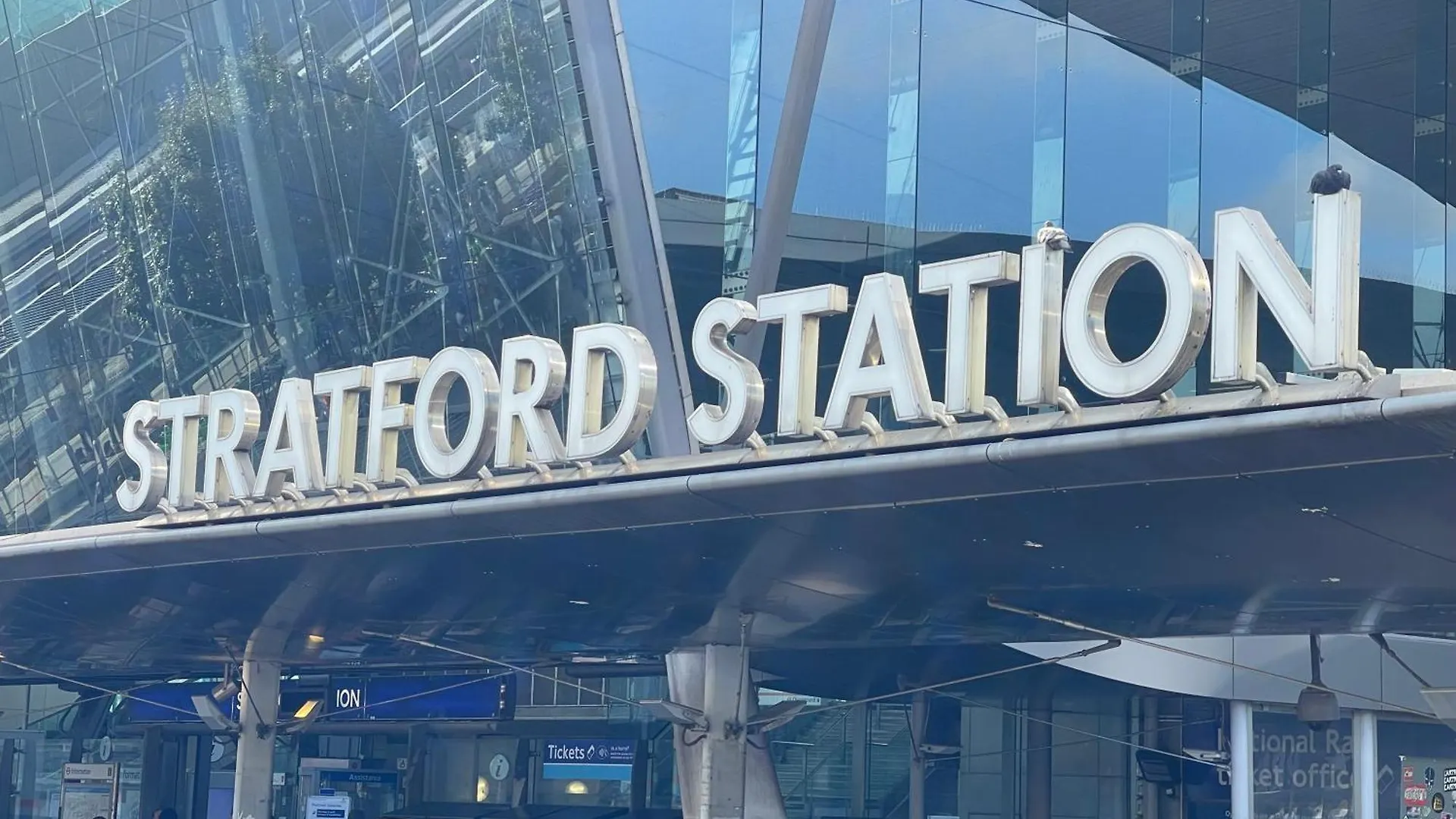 London Two Bedroom Central Location Modern Flat Stratford Apartment
