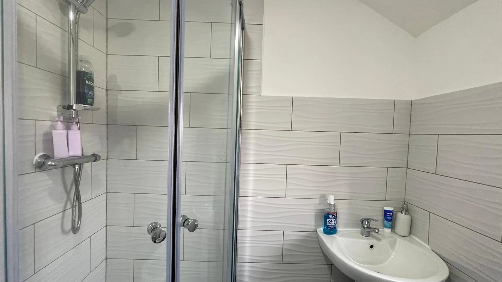 London Two Bedroom Central Location Modern Flat Stratford