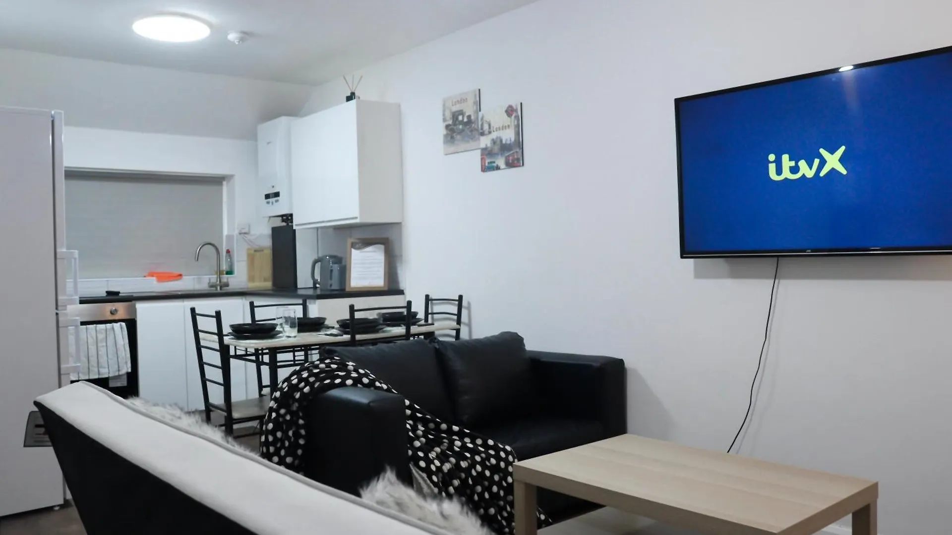 London Two Bedroom Central Location Modern Flat Stratford location